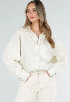 Crème Denim Blouse met Oversized Knopen en Lange Mouwen