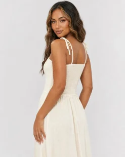 Crème Maxi Jurk met Smokwerk, Knopen en Strikbandjes