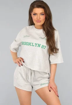 Cropped Shirt in Grijs met Groene Tekst