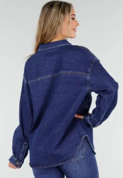 Donkerblauw Denim Overhemd met Oversized Pasvorm en Knoopsluiting