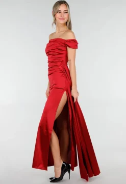Felrode Off Shoulder Maxi Jurk in Satijn
