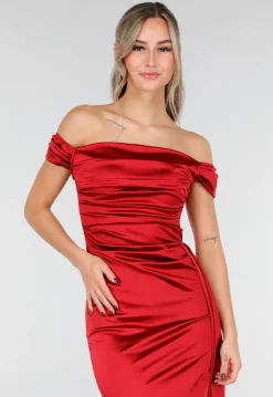 Felrode Off Shoulder Maxi Jurk in Satijn
