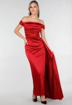 Felrode Off Shoulder Maxi Jurk in Satijn