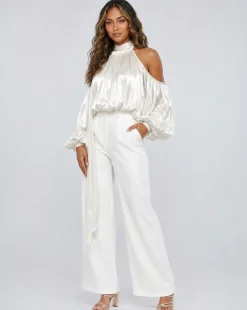 Gebroken Witte Satijnen Cold Shoulder Top met Sjaalkraag