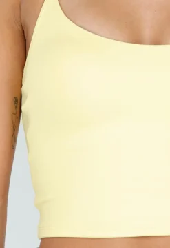 Gele Crop Top met Pads en Gekruiste Bandjes