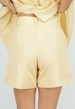 Gele Mouwloze Blazer Set met Ceintuur en Shorts