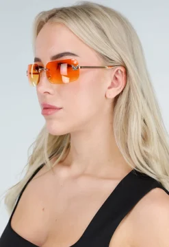 Goudkleurige Rechthoekige Zonnebril met Oranje Gradient Glazen en Metaal Frame