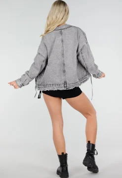 Grijze Denim Jas met Klepzakken, Trekkoord en Drukknoopsluiting