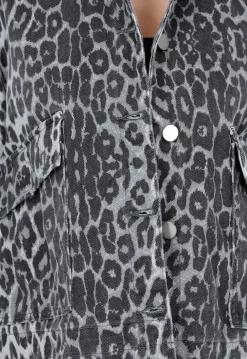 Grijze Luipaardprint Denim Jas met Klepzakken, Trekkoord en Knoopsluiting