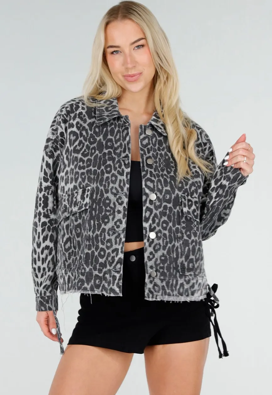Grijze Luipaardprint Denim Jas met Klepzakken, Trekkoord en Knoopsluiting