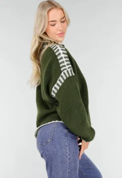 Groene Gebreide Trui met Hoge Hals en Witte Randdetails