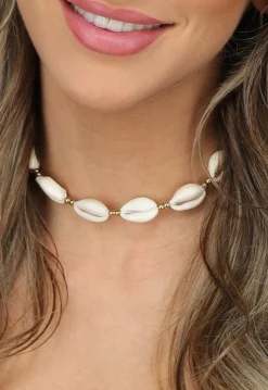 Halsketting met Kauri Schelpjes en Gouden Kraaltjes