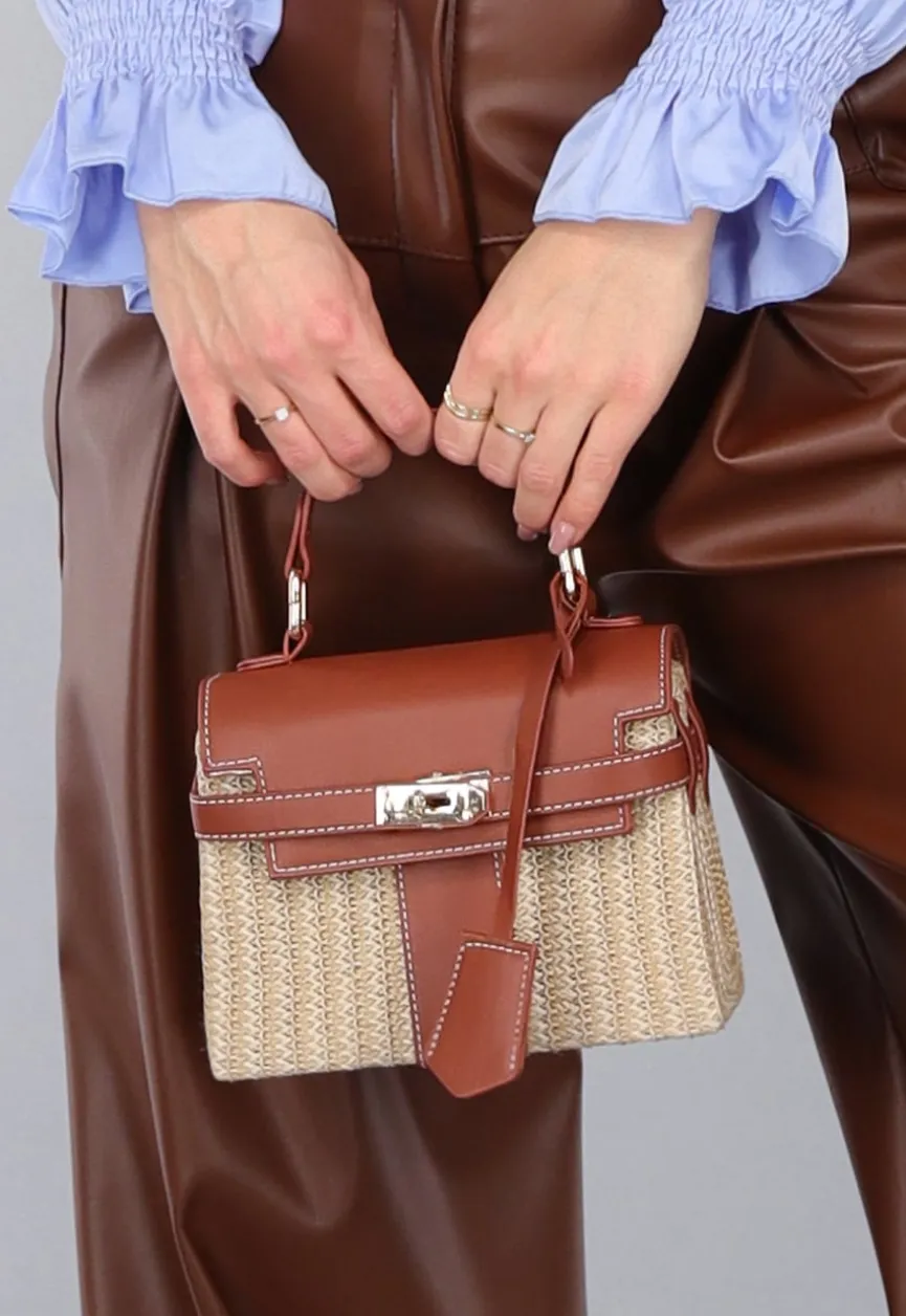 Kleine Raffia Handtas met Bruine Lederlook Afwerking
