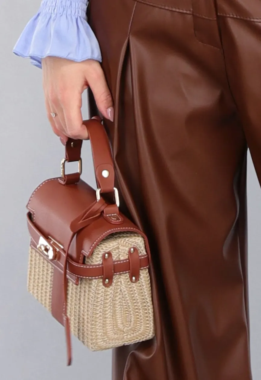 Kleine Raffia Handtas met Bruine Lederlook Afwerking