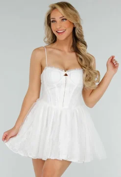 Korte Witte Kanten Jurk met Spaghettibandjes en Korsetlook