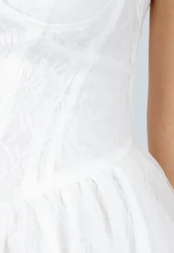 Korte Witte Kanten Jurk met Spaghettibandjes en Korsetlook