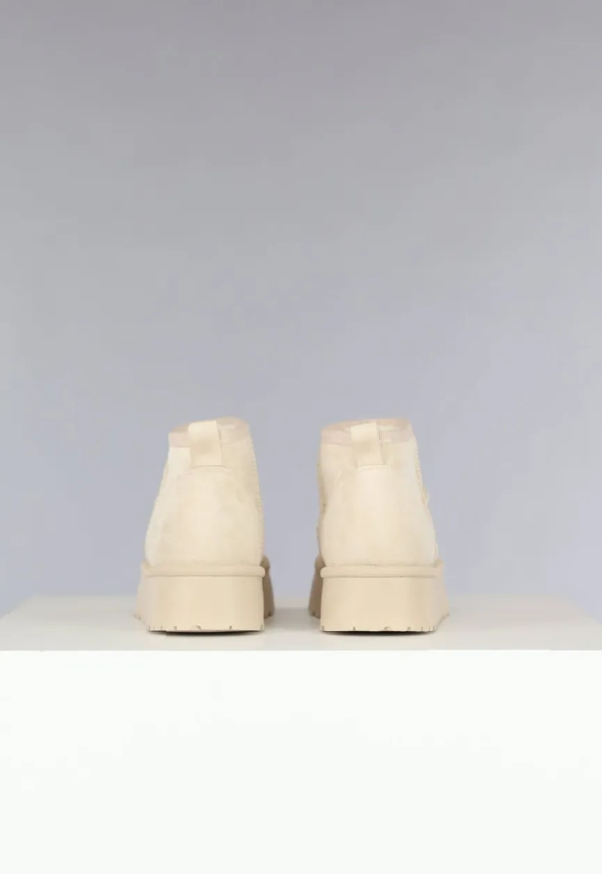 Lage Beige Suèdelook Winterlaarsjes met Bont en Plateau Zool