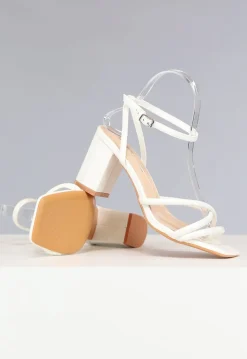 Lage Strappy Sandaletten in Wit