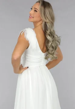 Lange Witte Chiffon Jurk met Veren Details