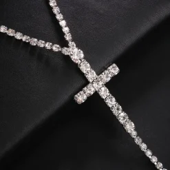 Lange Zilveren Strass ketting met Kruis Detail