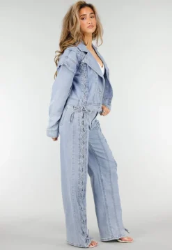 Lichtblauw Denim Jasje met Veterdetails en Ruffle Schouders