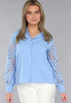 Lichtblauwe Blouse met See-Through Crochet Mouwen