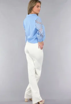 Lichtblauwe Blouse met See-Through Crochet Mouwen