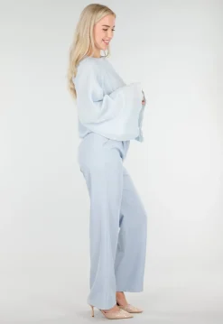 Lichtblauwe Blouse met Wijde Mouwen en Ronde Hals