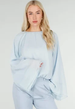 Lichtblauwe Blouse met Wijde Mouwen en Ronde Hals