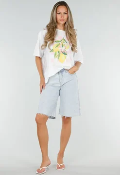 Lichtblauwe Denim Bermuda Short met Bloemenborduursel en Rechte Pijpen