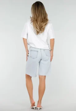 Lichtblauwe Denim Bermuda Short met Bloemenborduursel en Rechte Pijpen