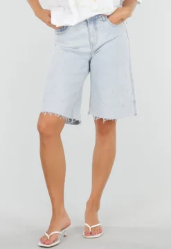 Lichtblauwe Denim Bermuda Short met Bloemenborduursel en Rechte Pijpen