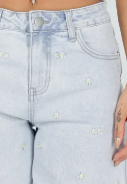 Lichtblauwe Denim Bermuda Short met Bloemenborduursel en Rechte Pijpen