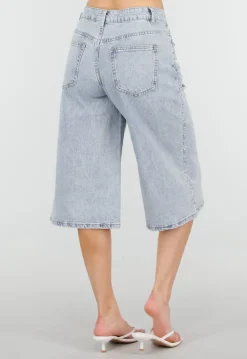 Lichtblauwe Denim Bermuda Shorts met Studs en Rechte Pijpen