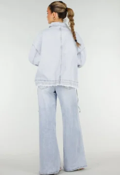 Lichtblauwe Denim Jas met Klepzakken en Trekkoorden