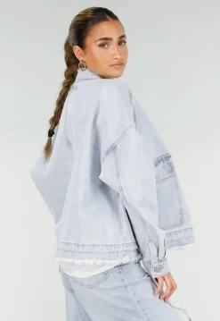 Lichtblauwe Denim Jas met Klepzakken en Trekkoorden