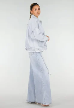 Lichtblauwe Denim Jas met Klepzakken en Trekkoorden