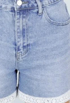 Lichtblauwe Denim Short met Gehaakte Omslag en Stretch