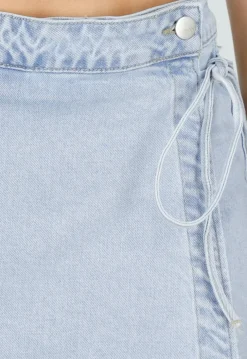 Lichtblauwe Denim Skort met Overslag, Striksluiting en Hoge Taille