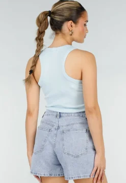 Lichtblauwe Rib Tanktop met Roze Tekst en Aansluitende Pasvorm