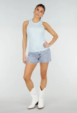 Lichtblauwe Rib Tanktop met Roze Tekst en Aansluitende Pasvorm