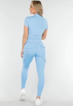 Lichtblauwe Sportset met Cargozakken en Scrunch