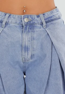 Lichtblauwe Wide Leg Jeans met Plooidetail en Hoge Taille