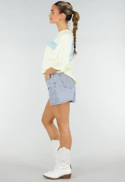 Lichtgeel Oversized T-shirt met Blauwe Tekst en Korte Mouwen