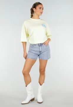 Lichtgeel Oversized T-shirt met Blauwe Tekst en Korte Mouwen