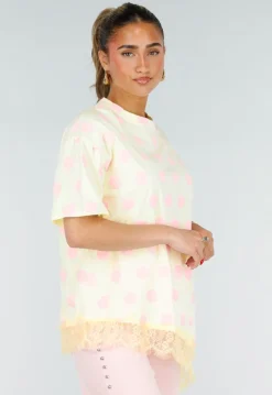 Lichtgeel T-Shirt met Roze Stippen en Kant