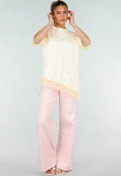 Lichtgeel T-Shirt met Roze Stippen en Kant