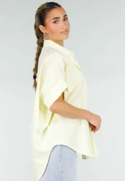 Lichtgele Gestreepte Oversized Blouse met Kraag en Korte Mouwen