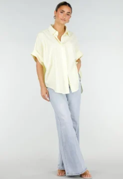 Lichtgele Gestreepte Oversized Blouse met Kraag en Korte Mouwen