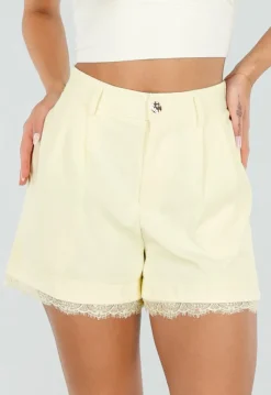 Lichtgele Shorts met Kant en Omgeslagen Zoom